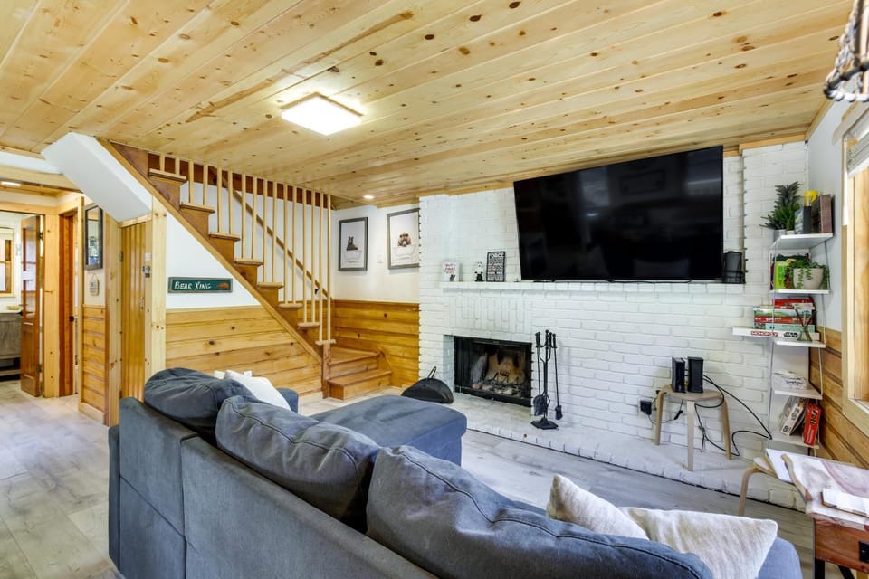 Sugarloaf Vacation Rental ~ 7 Mi to Big Bear Lake! House in Southern California