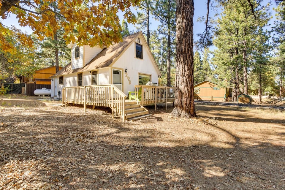 Sugarloaf Vacation Rental ~ 7 Mi to Big Bear Lake! House in Southern California