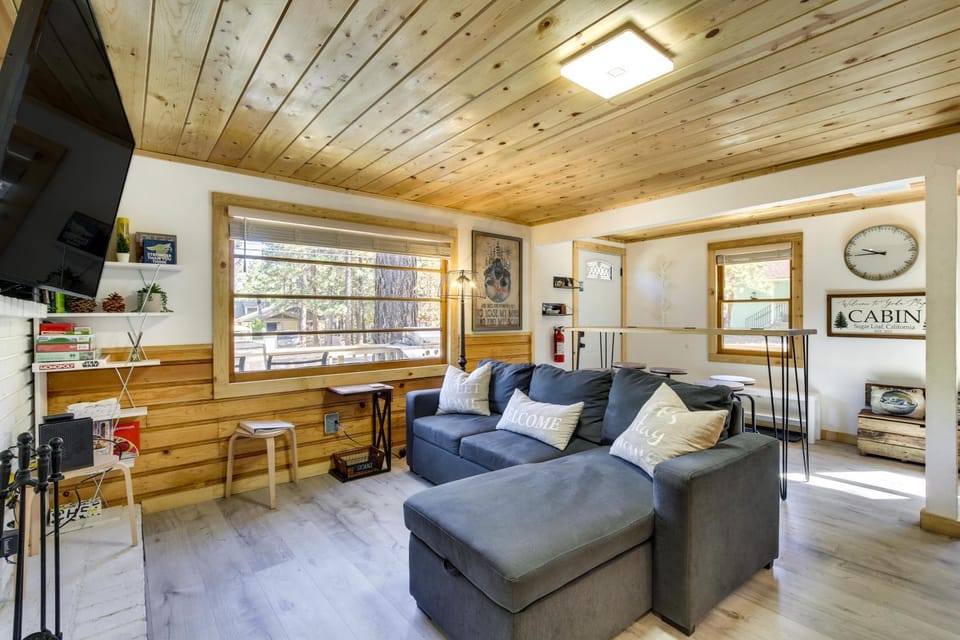 Sugarloaf Vacation Rental ~ 7 Mi to Big Bear Lake! House in Southern California