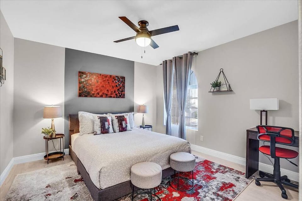 Bed, Photo of the whole room, Bedroom, fireplace