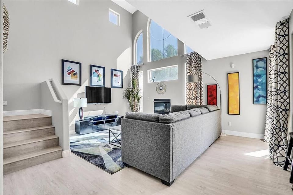 TV and multimedia, Living room, Seating area, Evening entertainment, hair dresser