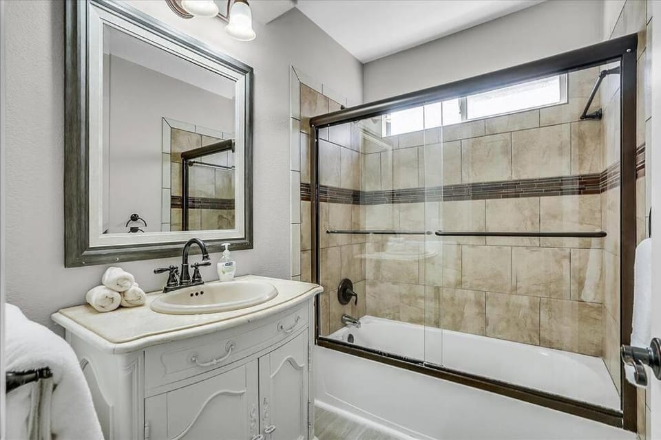 Shower, Bathroom, Bath, towels