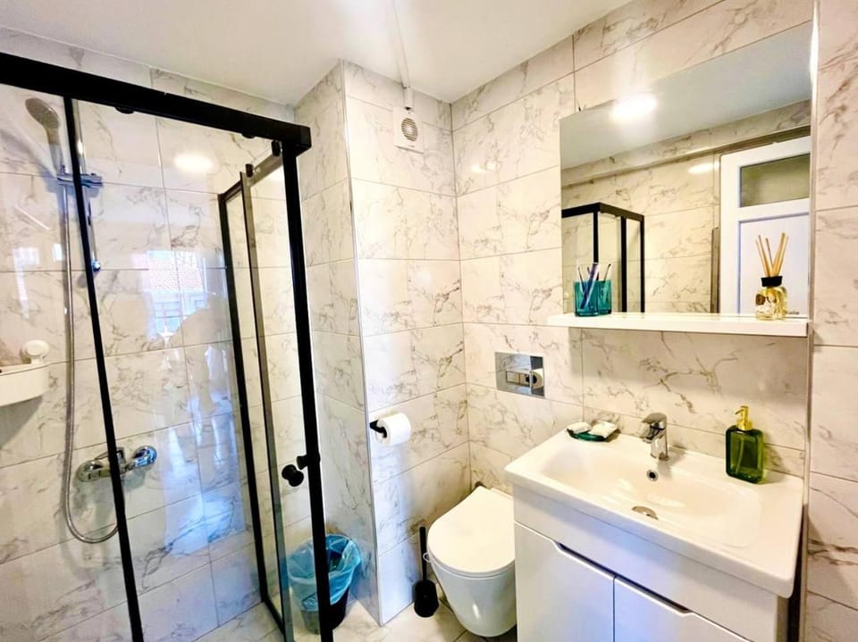 Toilet, Bathroom