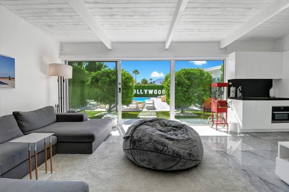 Palm Springs Luxury Home With Pool and Next to Downtown & Airport House in Palm Springs