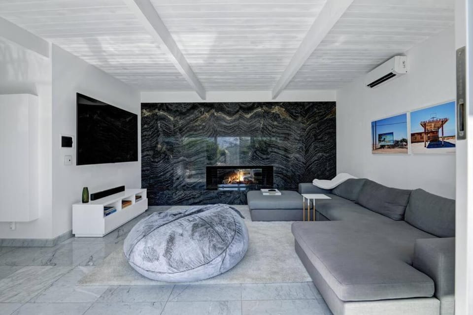 Communal lounge/ TV room, TV and multimedia, Seating area, Evening entertainment, flat iron