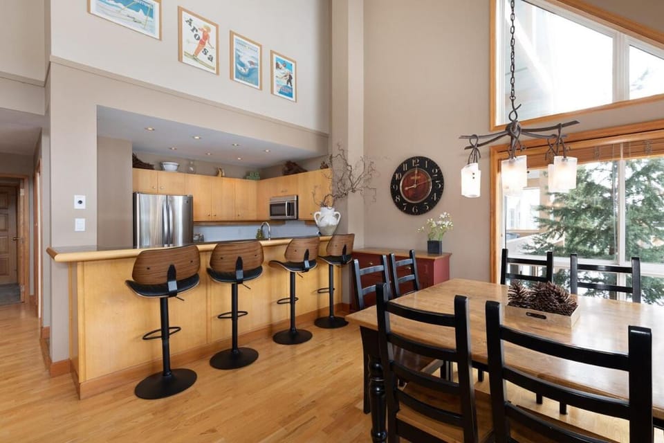 Alpine Greens 8 | Bright Townhome near Blackcomb, Walk or Shuttle to Skiing, Secure Parking House in Whistler