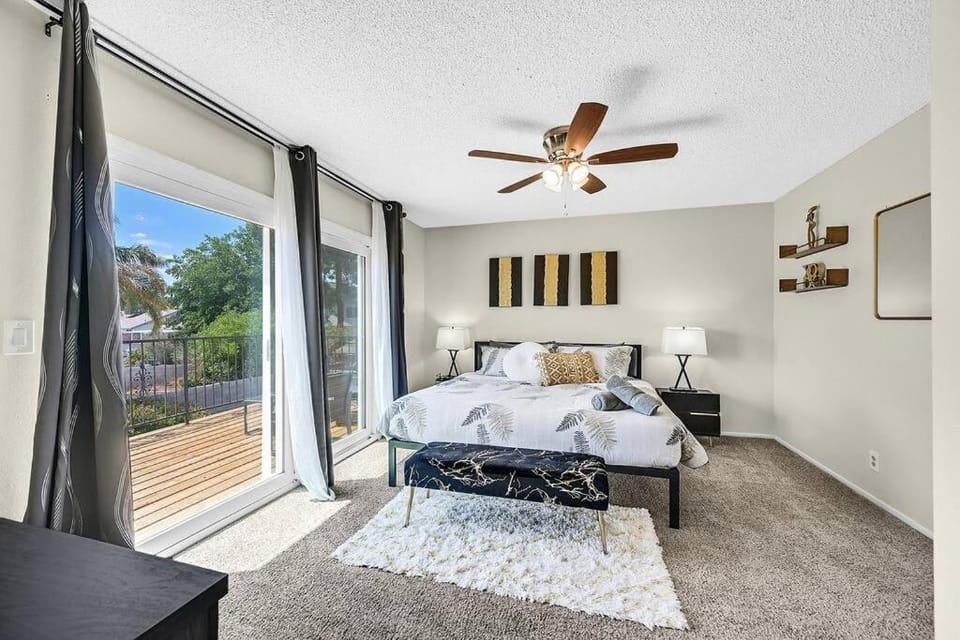 Bed, Photo of the whole room, Bedroom, fireplace