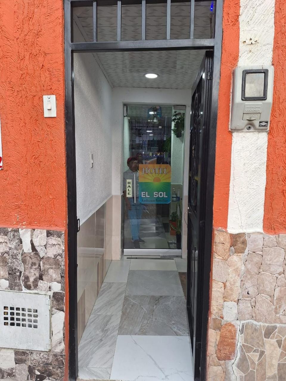Facade/entrance