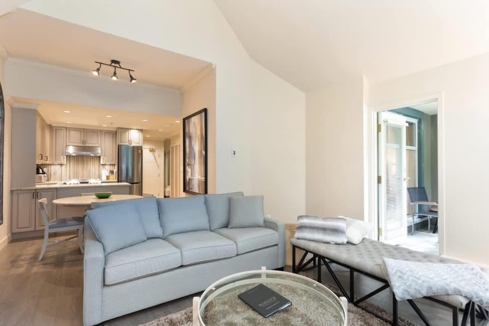 Woodrun Lodge 616 | Stylish Top Floor Ski-In & Out Condo by Upper Village w/ Hot Tub, Pool, Parking House in Whistler