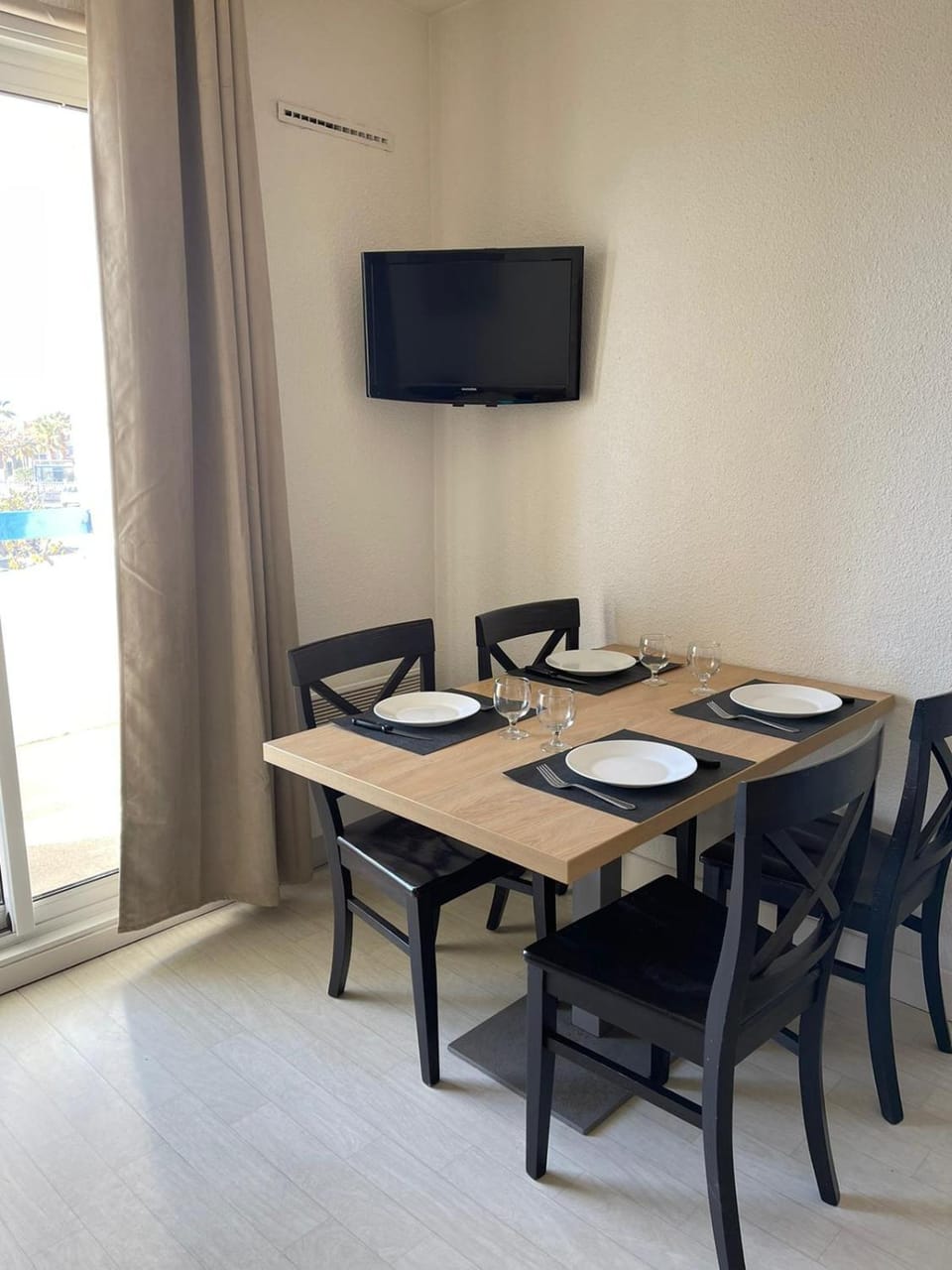 TV and multimedia, Dining area
