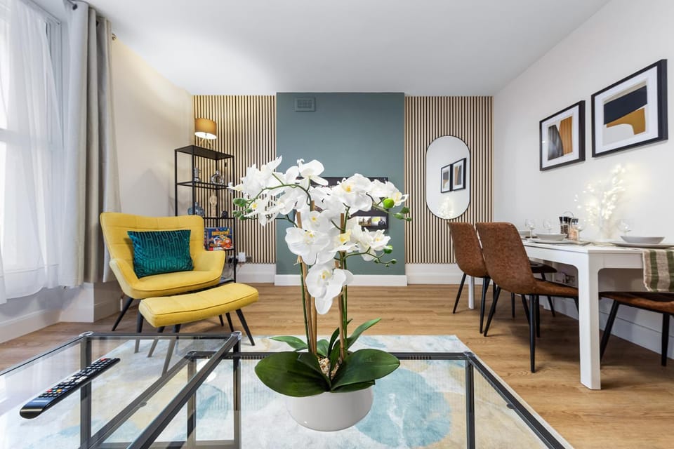 Maida Vale, Central Modern Apt, Sleeps 4, London. Apartment in City of Westminster