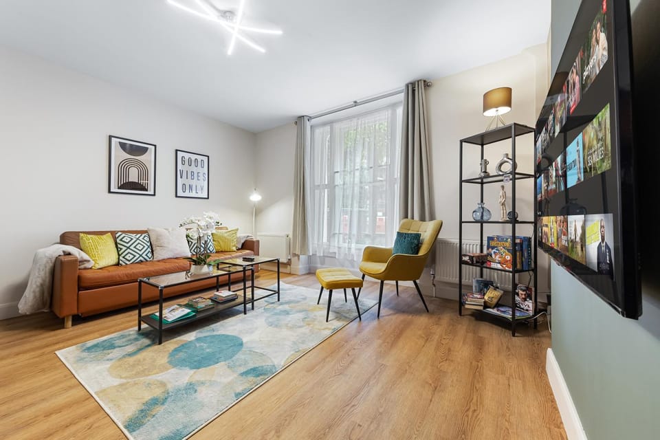 Maida Vale, Central Modern Apt, Sleeps 4, London. Apartment in City of Westminster