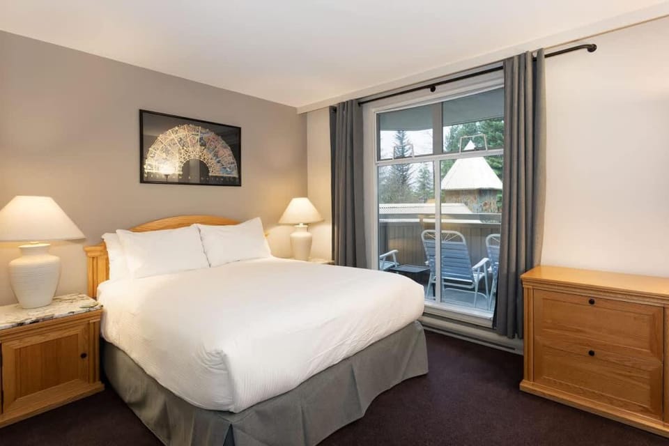 Woodrun Lodge 217 | Ski-In Ski-Out Condo - Walk to Upper Village w/ Hot Tub, Pool + Free Parking House in Whistler