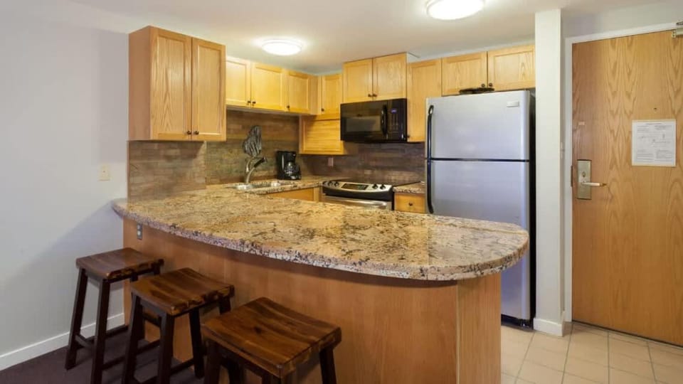 Woodrun Lodge 217 | Ski-In Ski-Out Condo - Walk to Upper Village w/ Hot Tub, Pool + Free Parking House in Whistler