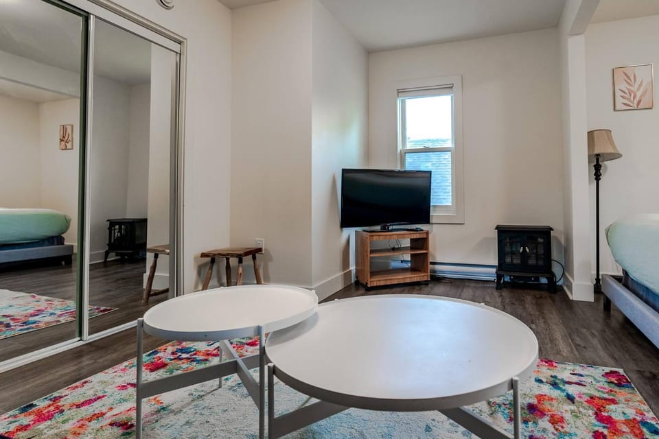 Communal lounge/ TV room, TV and multimedia, Living room
