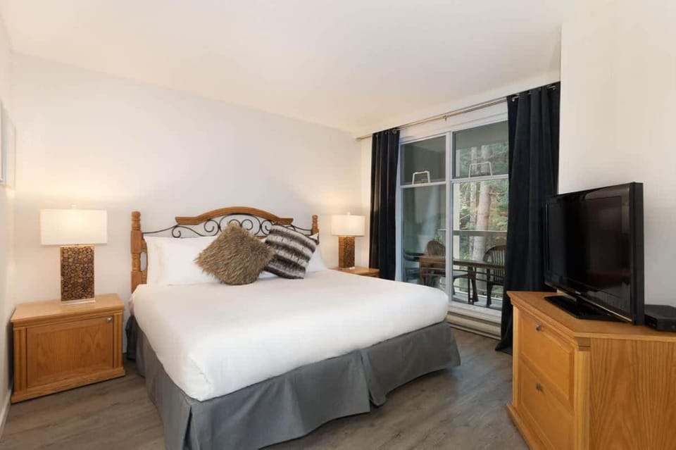 Woodrun Lodge 412 | Ski-In-Ski-Out, Pool, Hot Tub, & Free Parking House in Whistler