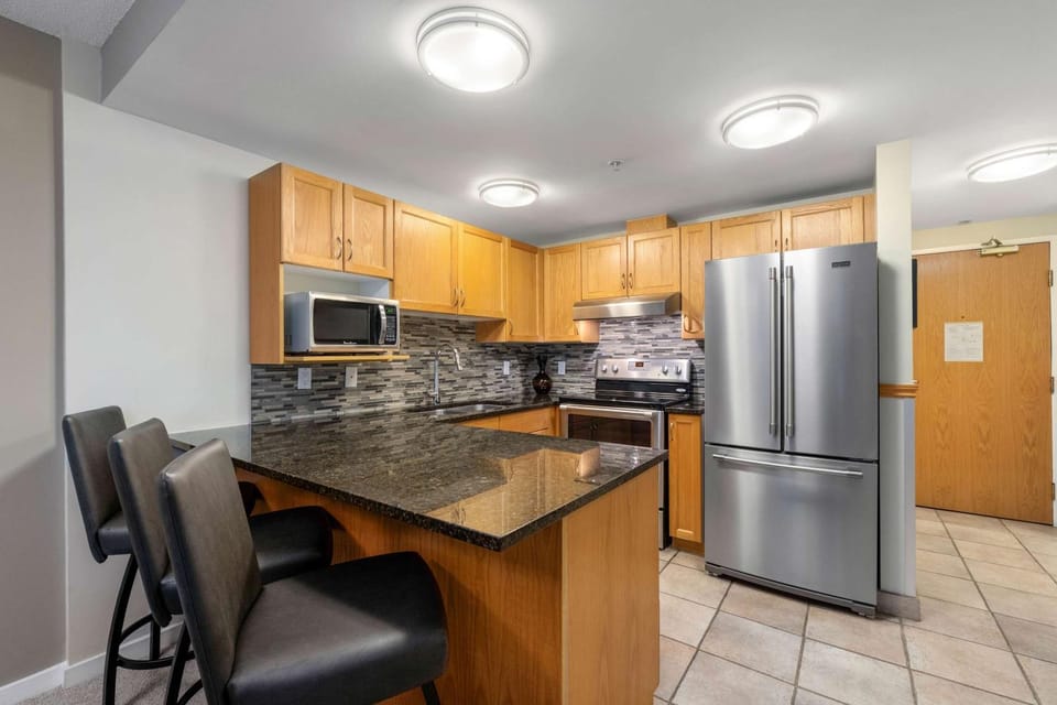 Woodrun Lodge 514 | Ski-In Ski-Out Condo w/ Pool, Hot Tub, Free Parking, Wifi & Laundry House in Whistler