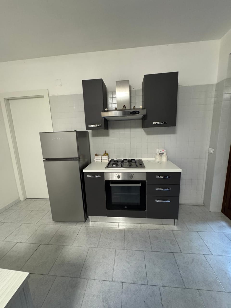 Kitchen or kitchenette, oven