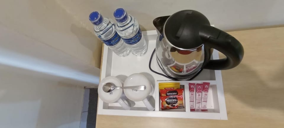 Coffee/tea facilities, Food and drinks