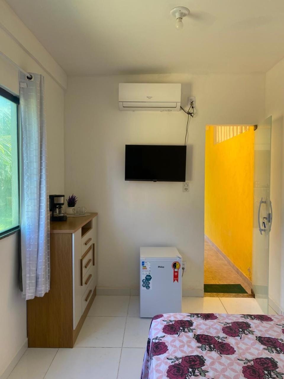 Bed, TV and multimedia, Photo of the whole room, Bedroom, minibar, air conditioner