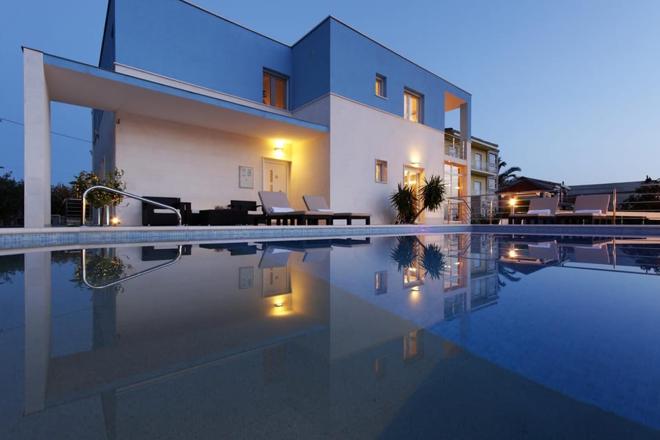 Property building, Facade/entrance, Swimming pool, Swimming pool