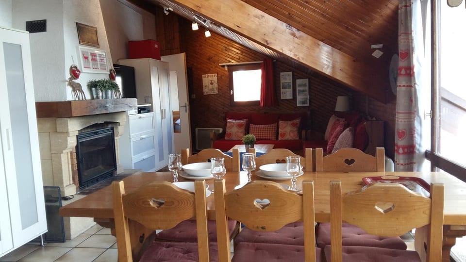 Living room, Dining area