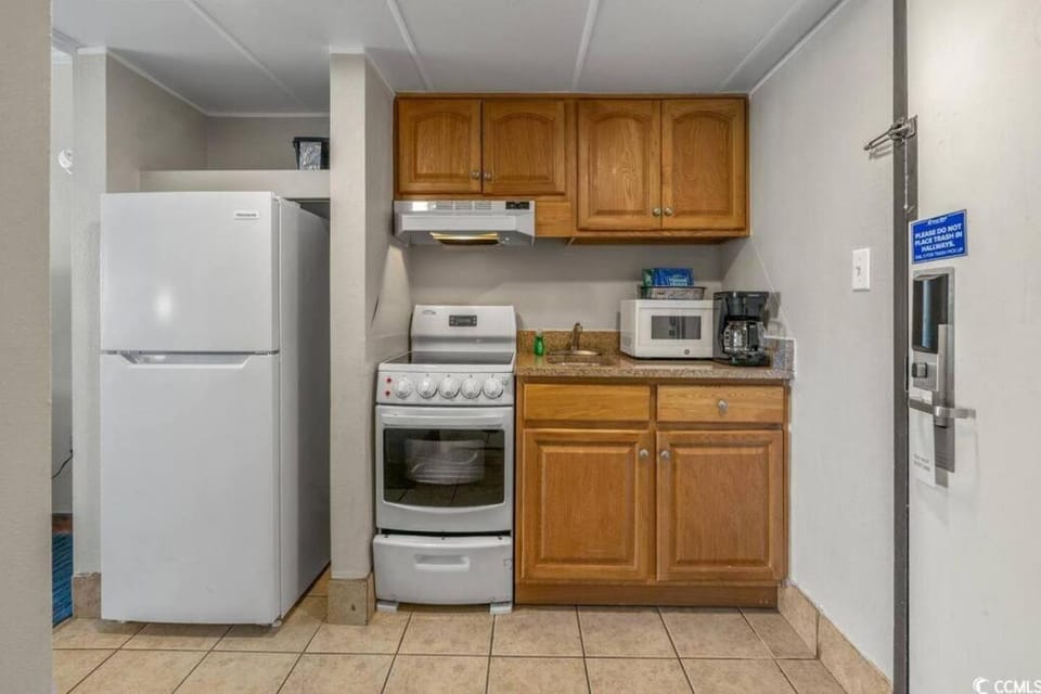 Oceanfront Studio Escape Waves at Your Doorstep 1106 Apartment in Myrtle Beach