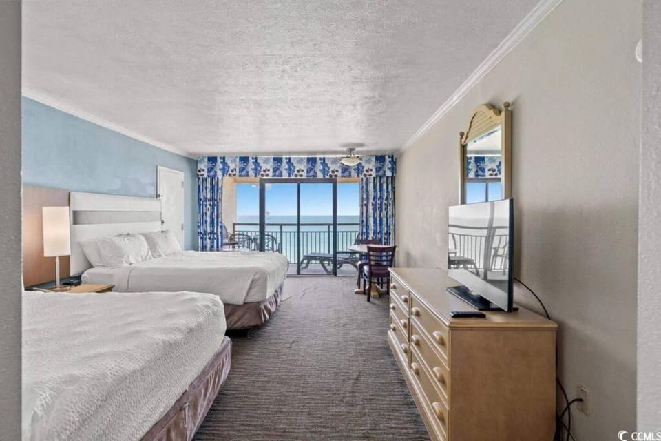Oceanfront Studio Escape Waves at Your Doorstep 1106 Apartment in Myrtle Beach