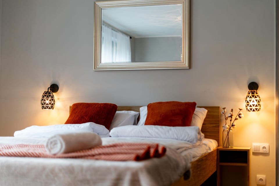 Bed, Bedroom, towels