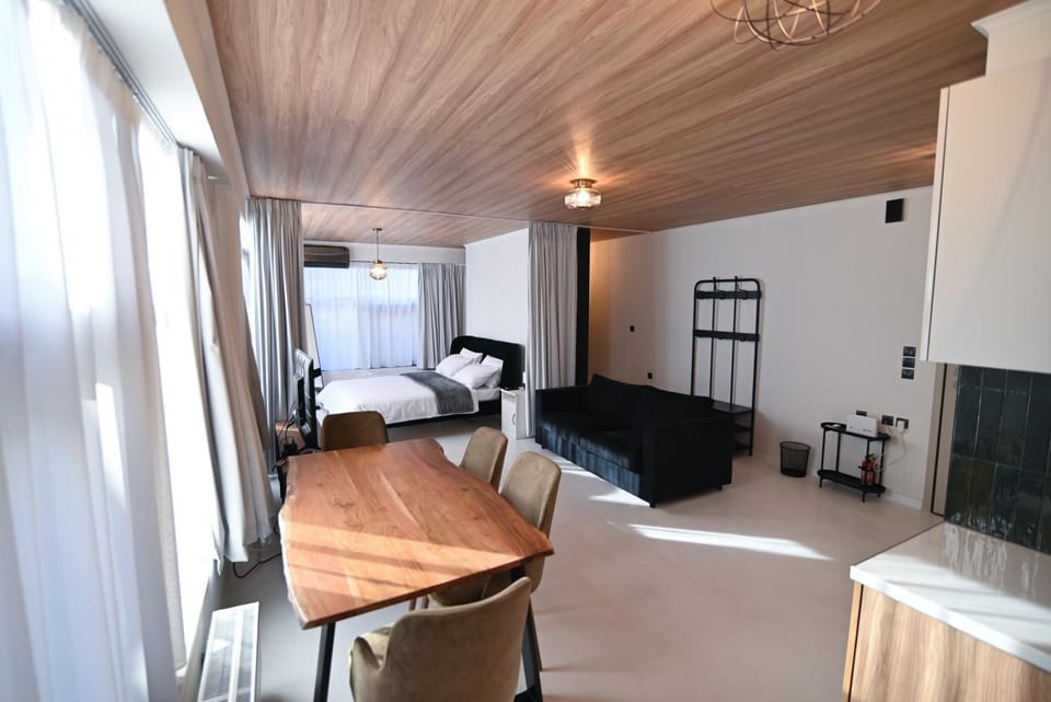 Bed, Living room, Photo of the whole room, Seating area