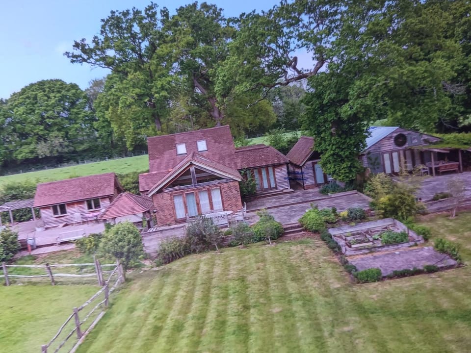 Prestwick Oak - Sleeps 10 - Group Accommodation for Family or Friends House in Borough of Waverley