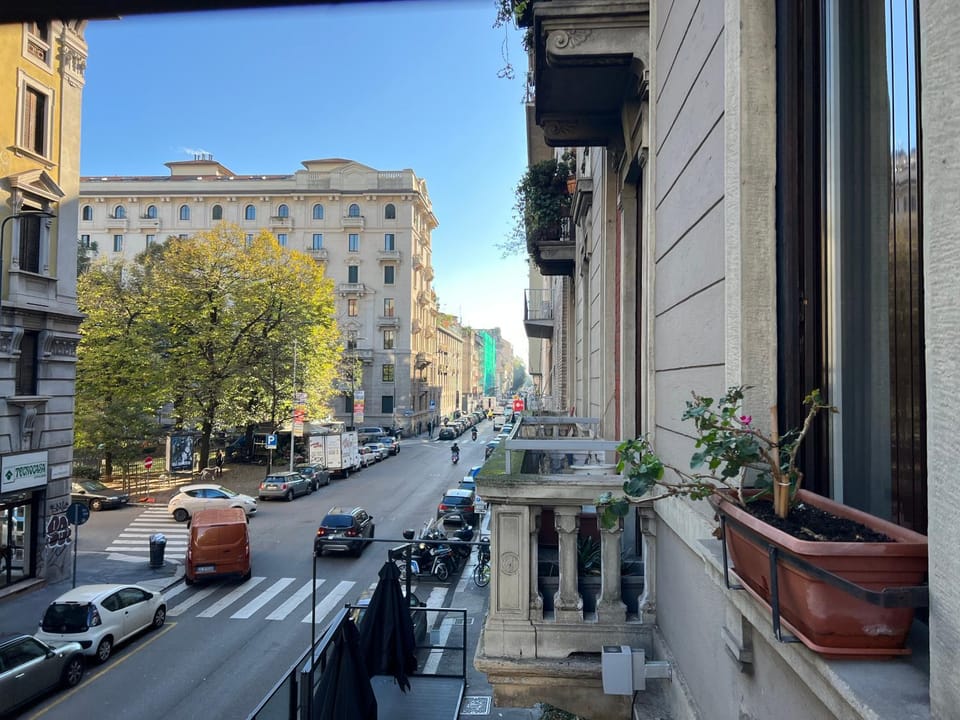 Property building, Day, Neighbourhood, City view, Street view, Location, Parking