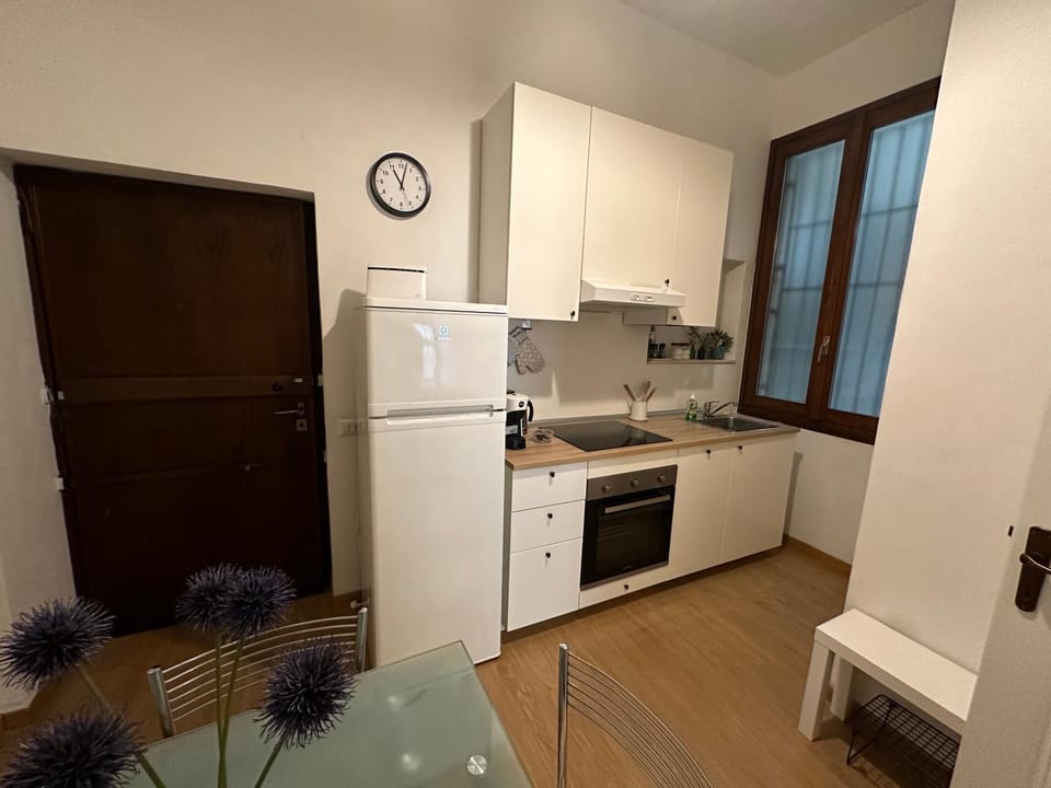 Kitchen or kitchenette, Dining area, dishwasher, pet friendly, stove
