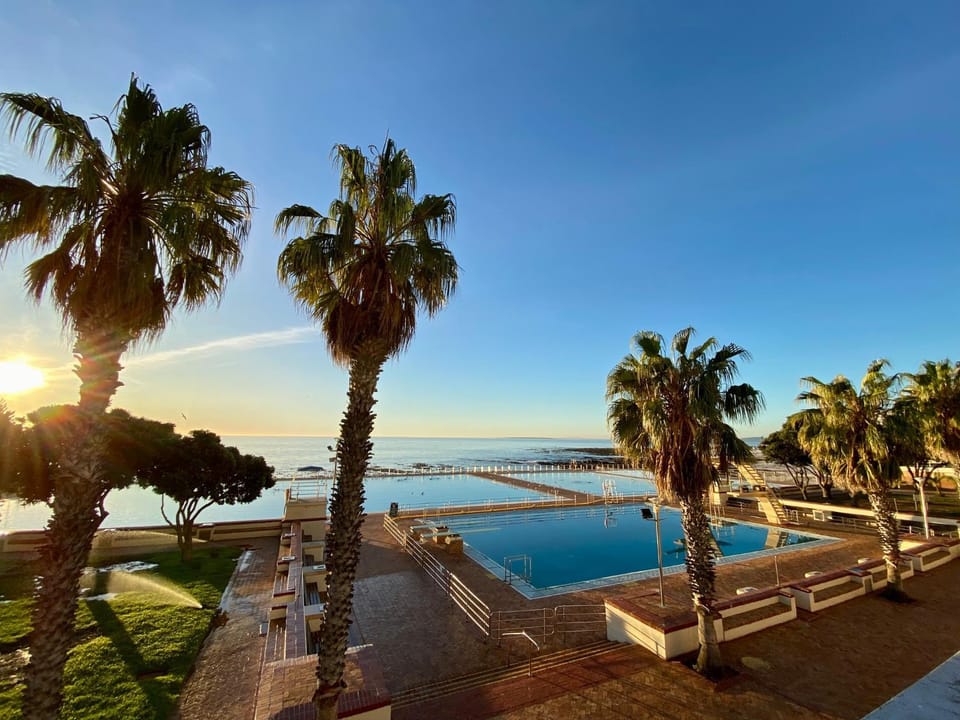 Nearby landmark, Natural landscape, Swimming pool, Swimming pool