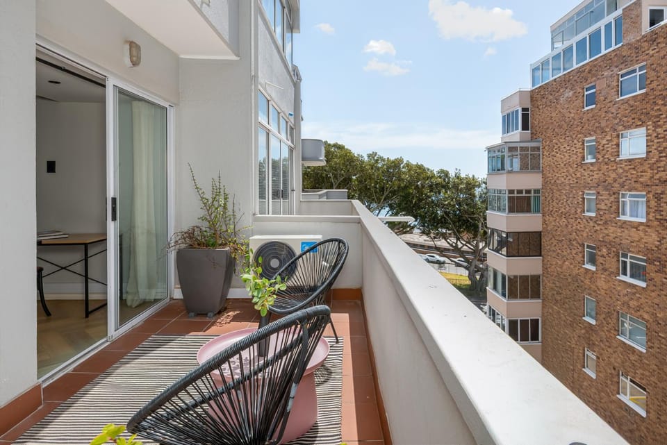 View (from property/room), Balcony/Terrace, Quiet street view, Inner courtyard view