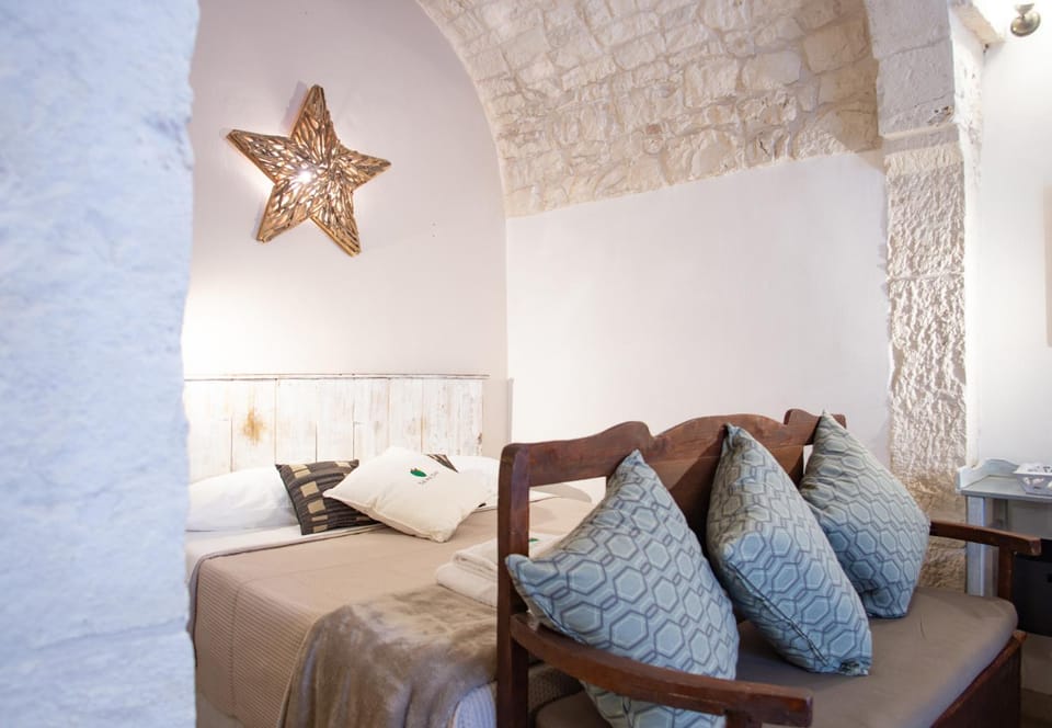 Bed, Living room, Seating area, Bedroom