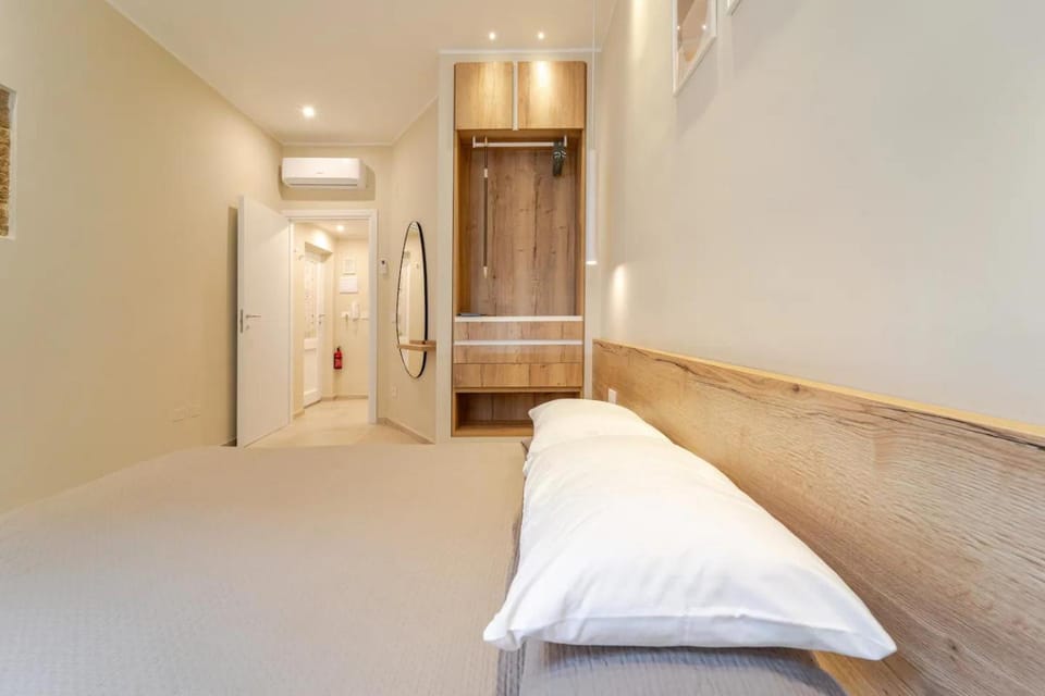 Bed, Photo of the whole room, Bedroom, air conditioner
