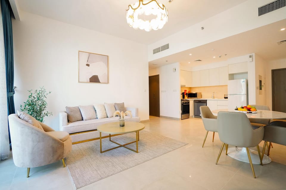 Kitchen or kitchenette, Living room, Seating area, Dining area