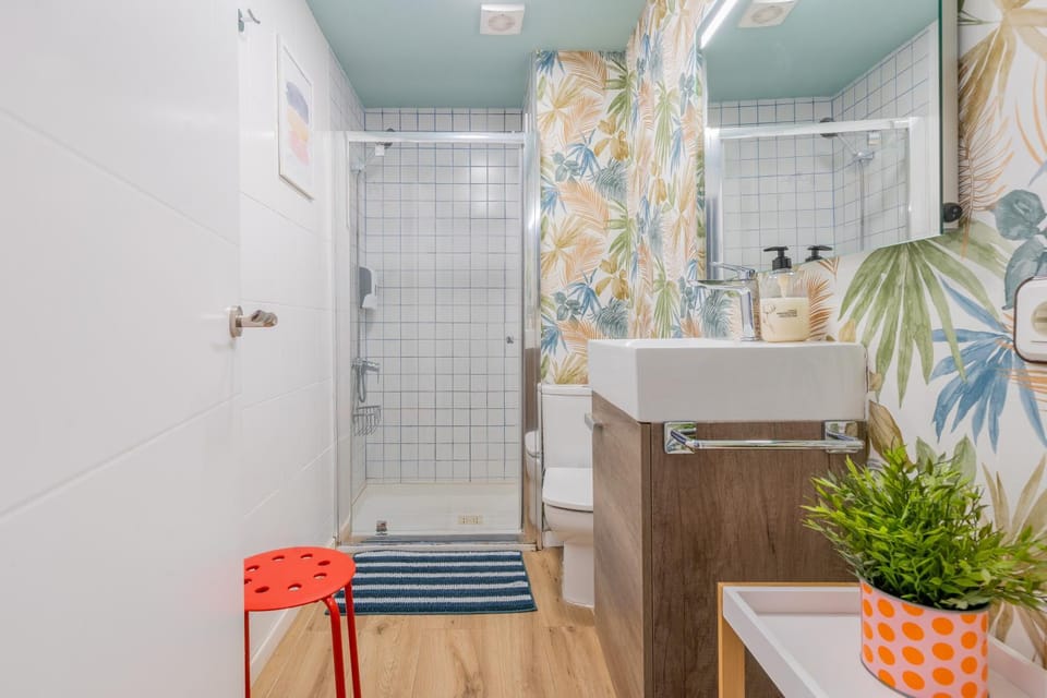 Shower, Bathroom, towels