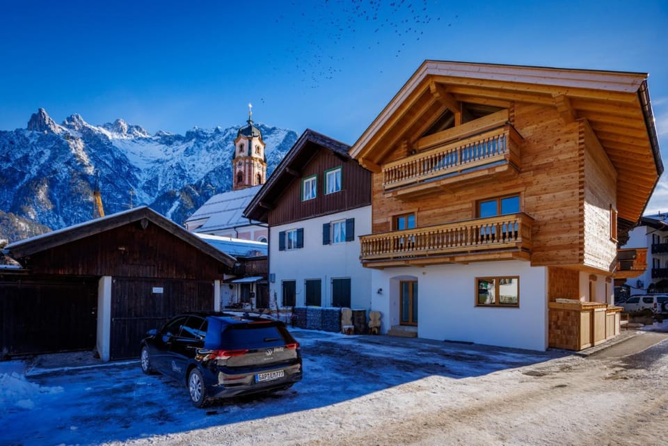 Property building, Natural landscape, Mountain view, Parking