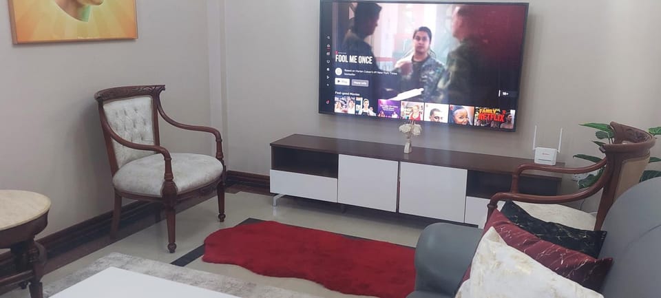 Communal lounge/ TV room, TV and multimedia, Living room, Seating area, Evening entertainment