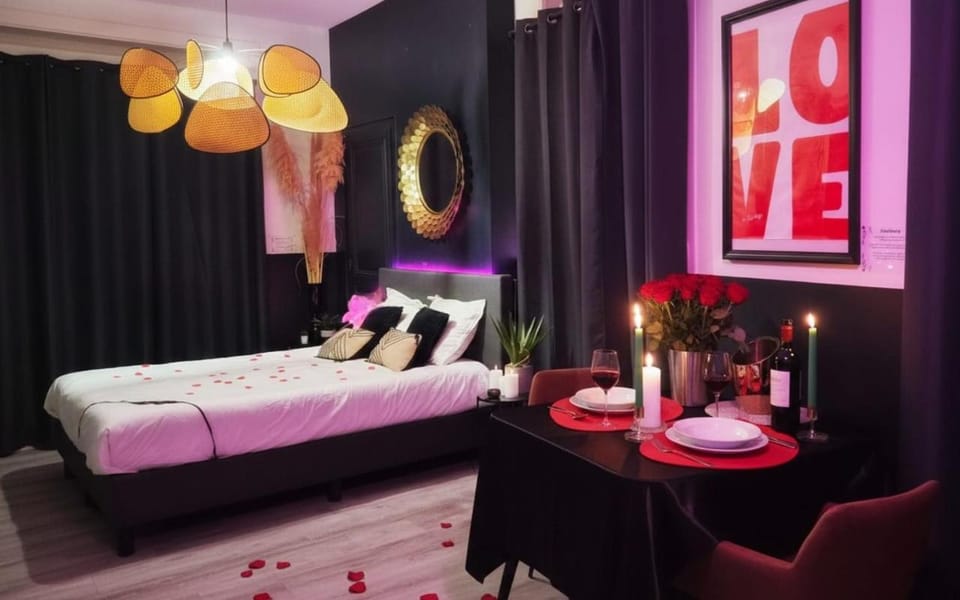 Suite Passion - Jacuzzi privé - Table massage Apartment in Saint-Étienne