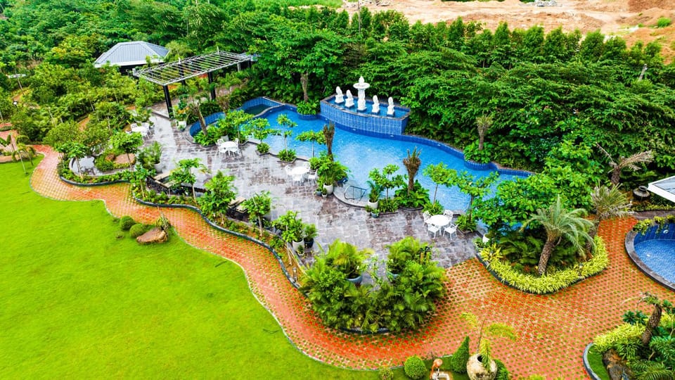 Bird's eye view, Swimming pool
