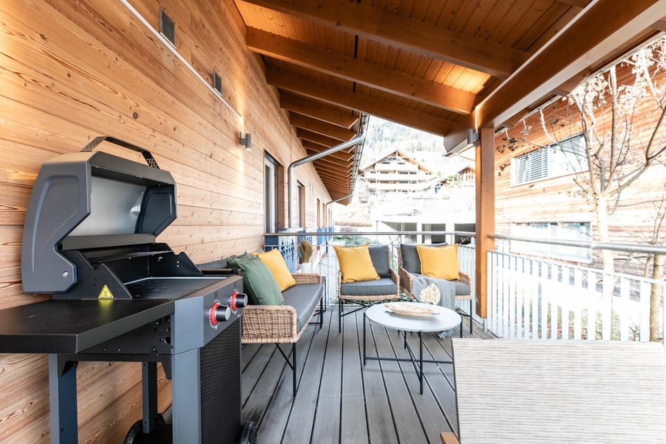 BBQ facilities, Balcony/Terrace, Mountain view