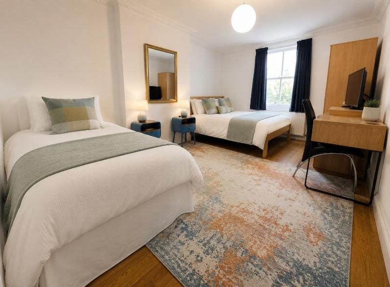 Bed, TV and multimedia, Photo of the whole room, Bedroom, wardrobe