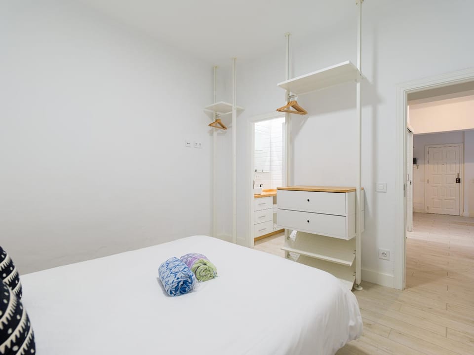Bed, Photo of the whole room, Bedroom, wardrobe