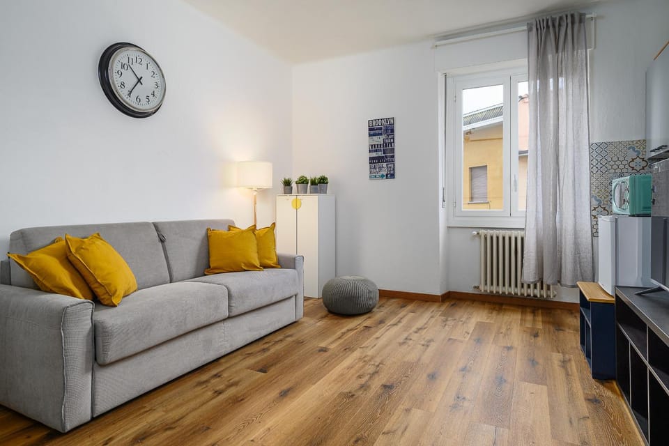 Food close-up, TV and multimedia, Living room, Photo of the whole room, Seating area, minibar, oven, pet friendly