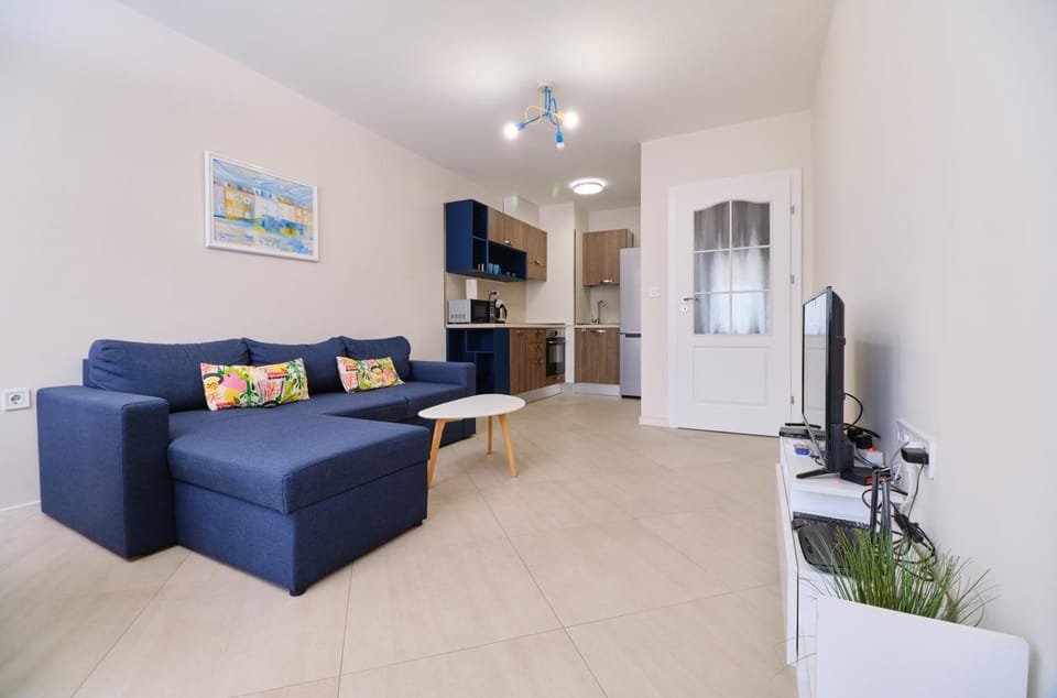 Communal lounge/ TV room, TV and multimedia, Kitchen or kitchenette, Living room, Seating area, Evening entertainment