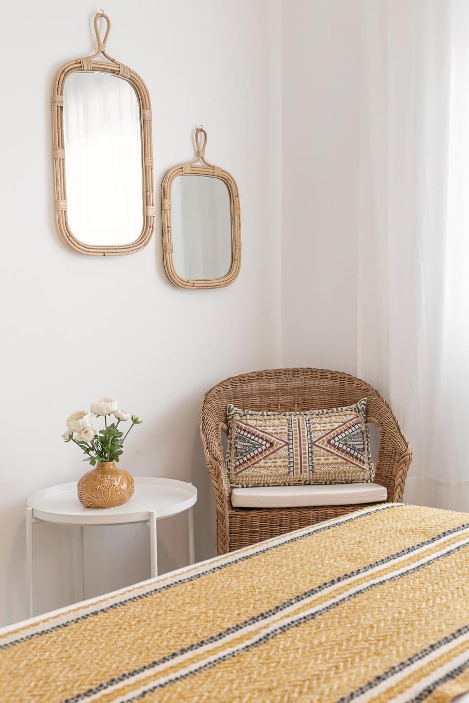 Bed, Living room, Photo of the whole room, Seating area, Bedroom
