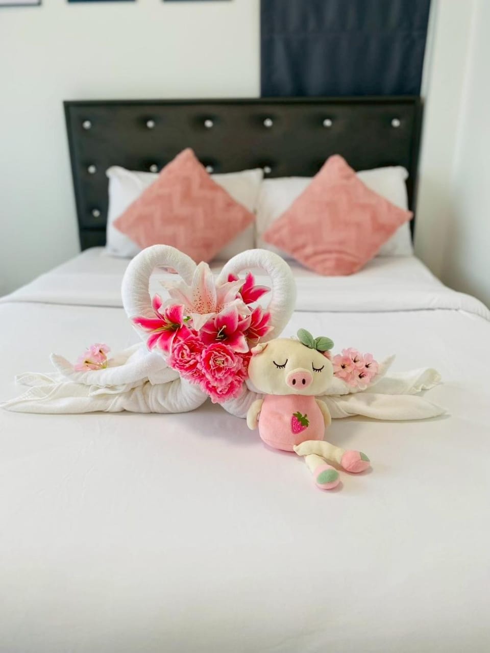 Bed, Bedroom, towels